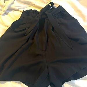 loose shorts. black. size USA 10. H&M.